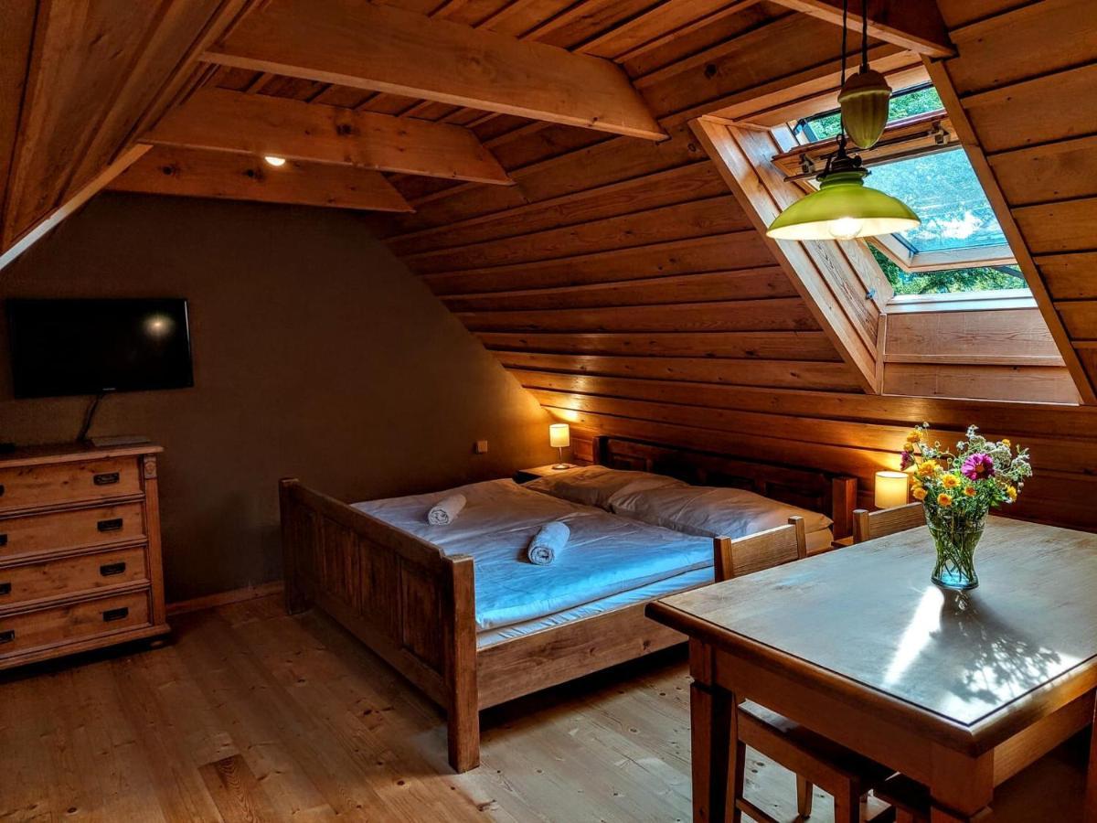 Apartmany Cerveny Dvur Chvalsiny Luaran gambar