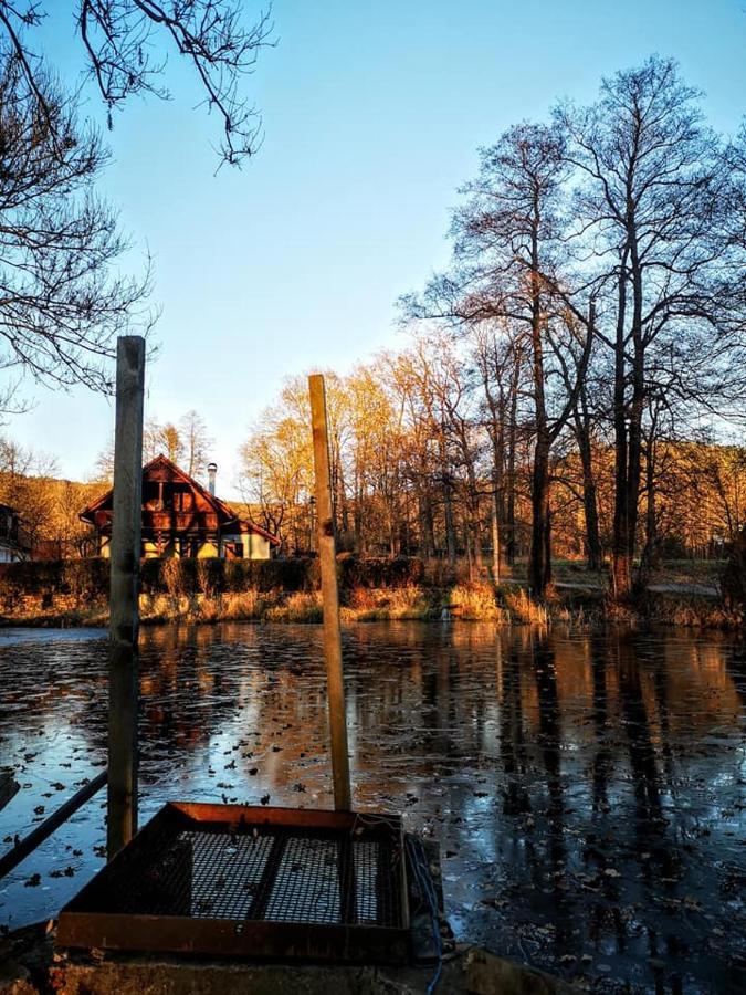 Apartmany Cerveny Dvur Chvalsiny Luaran gambar