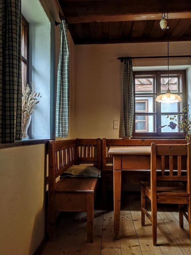 Apartmany Cerveny Dvur Chvalsiny Luaran gambar