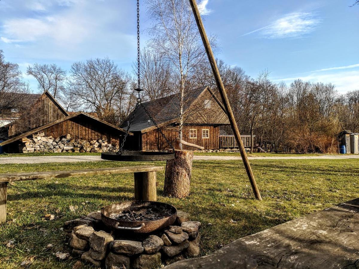 Apartmany Cerveny Dvur Chvalsiny Luaran gambar