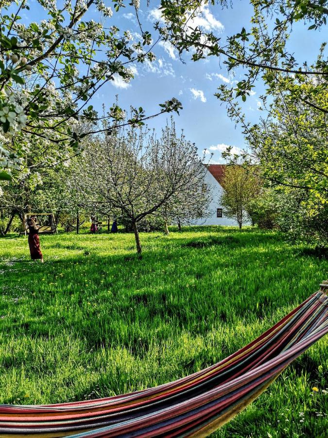 Apartmany Cerveny Dvur Chvalsiny Luaran gambar
