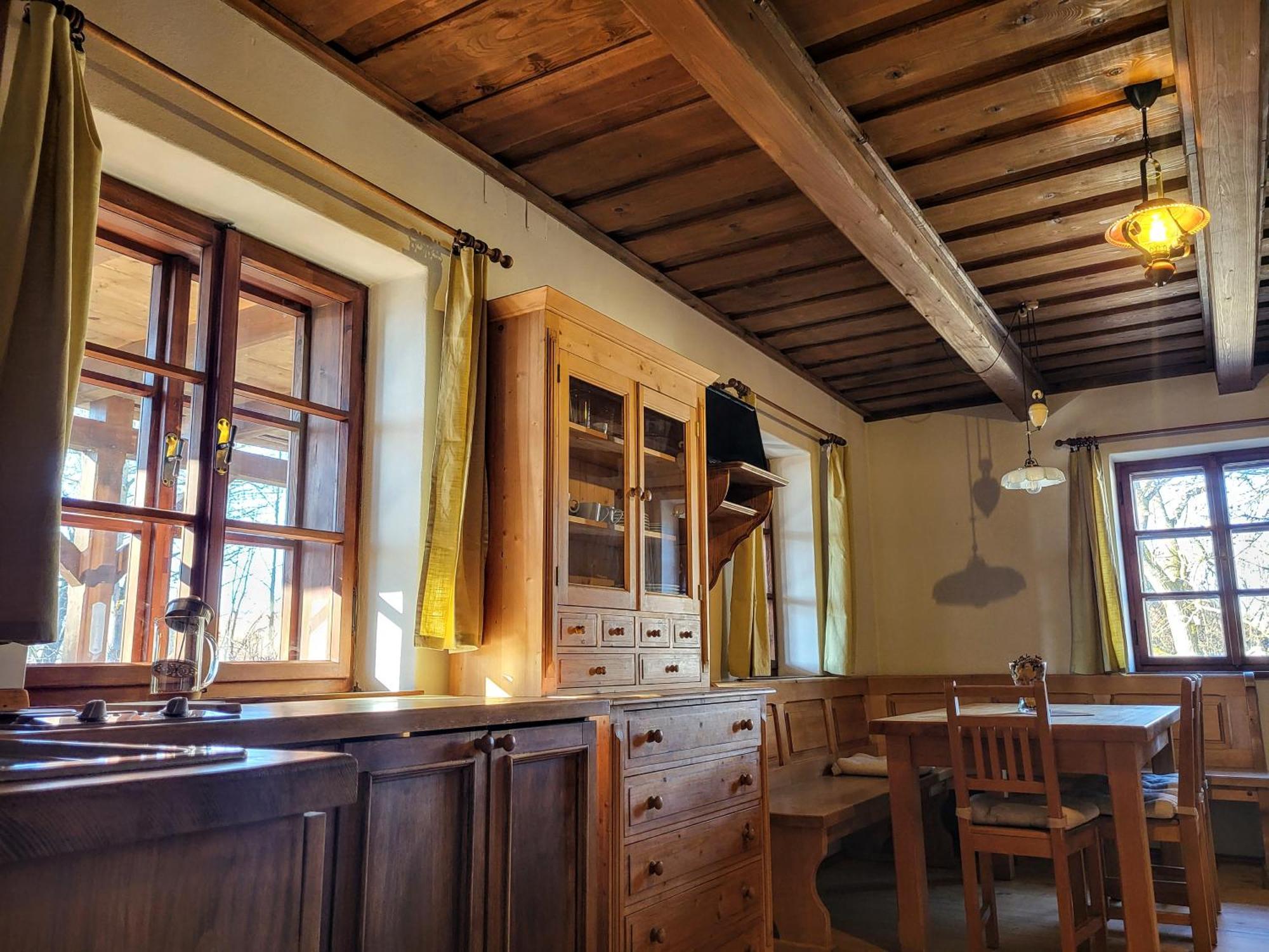 Apartmany Cerveny Dvur Chvalsiny Luaran gambar
