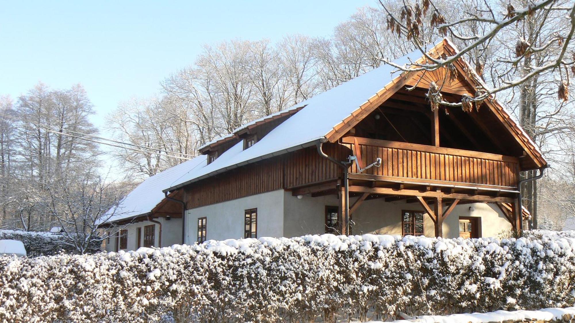 Apartmany Cerveny Dvur Chvalsiny Luaran gambar