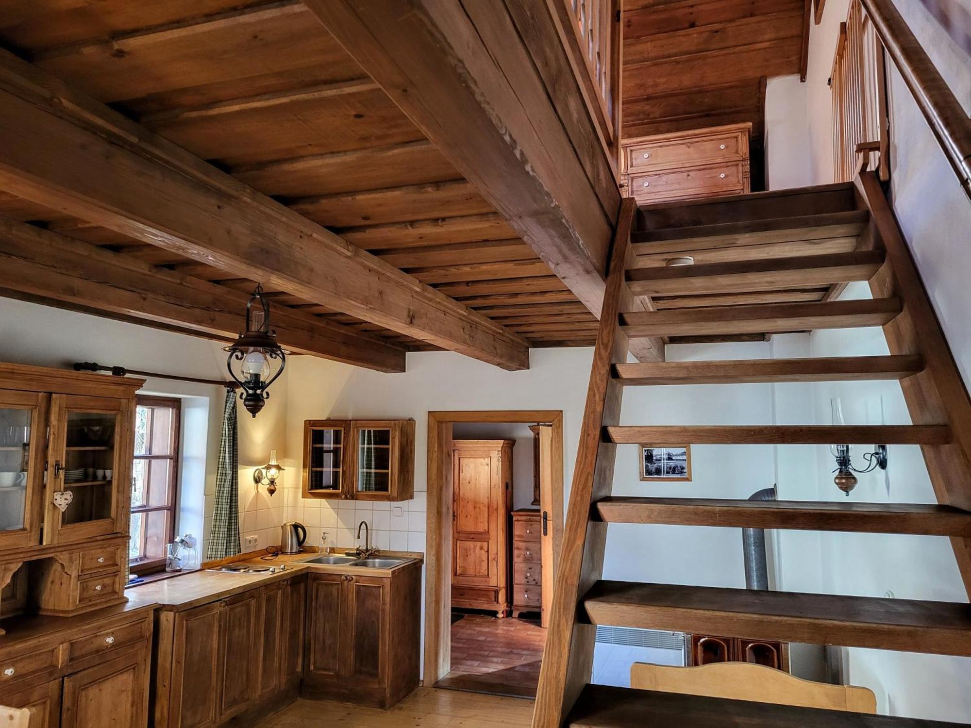 Apartmany Cerveny Dvur Chvalsiny Luaran gambar