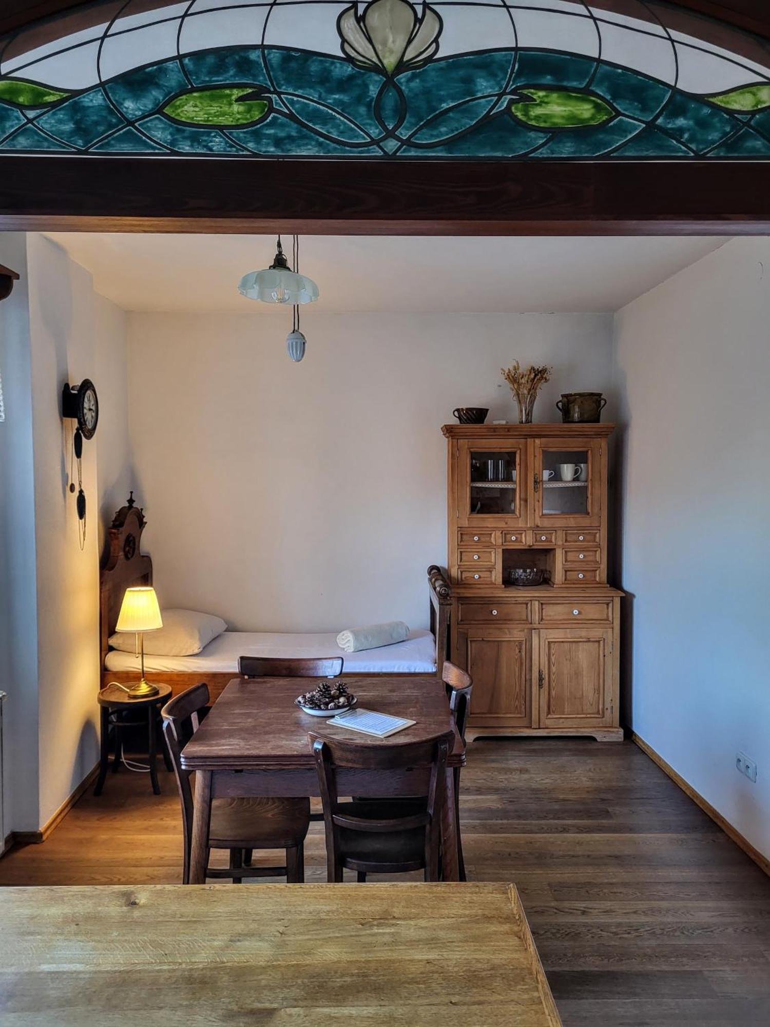 Apartmany Cerveny Dvur Chvalsiny Luaran gambar